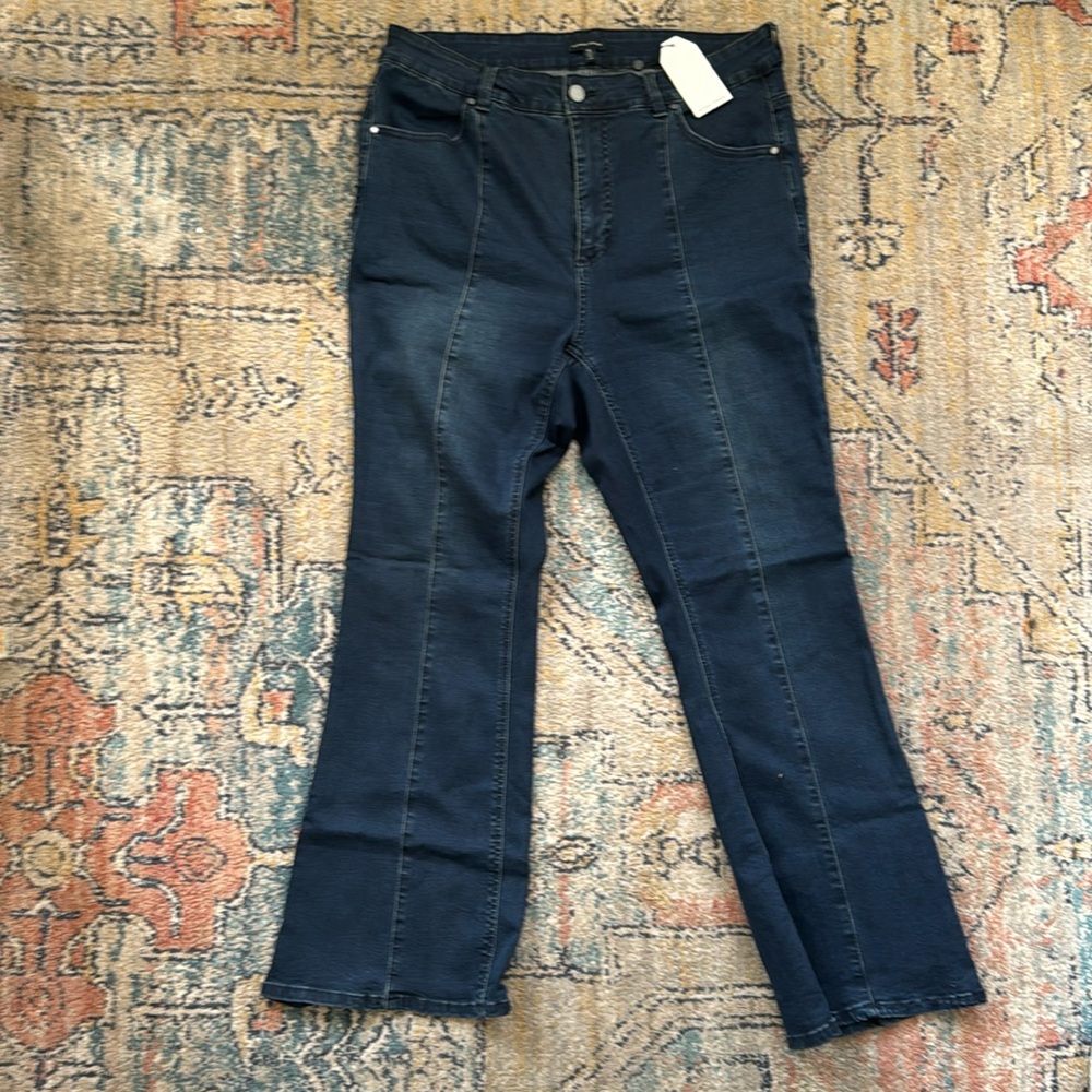 NWT Universal Standard Mariah Bootcut Front
Seam High Rise Jeans Size 16 new